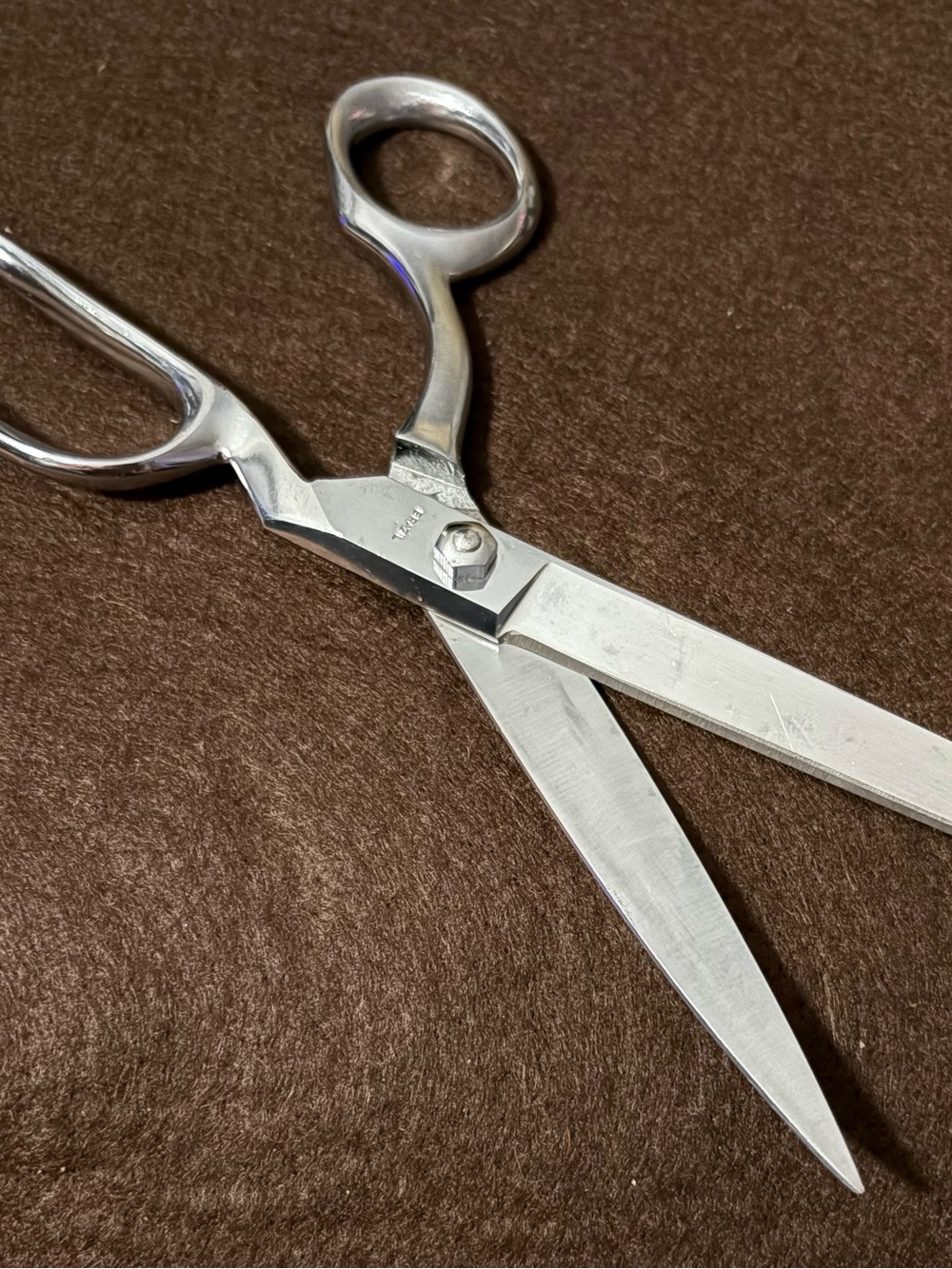 Gingher Right-Handed Knife-Edge Dressmaker Shears G-8 Chrome - Picture 7 of 8